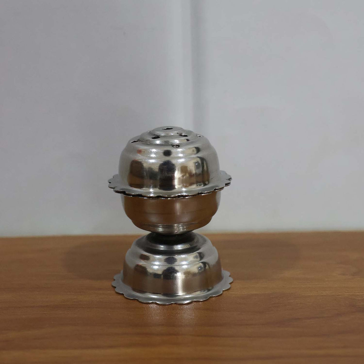 Aromatic incense holder