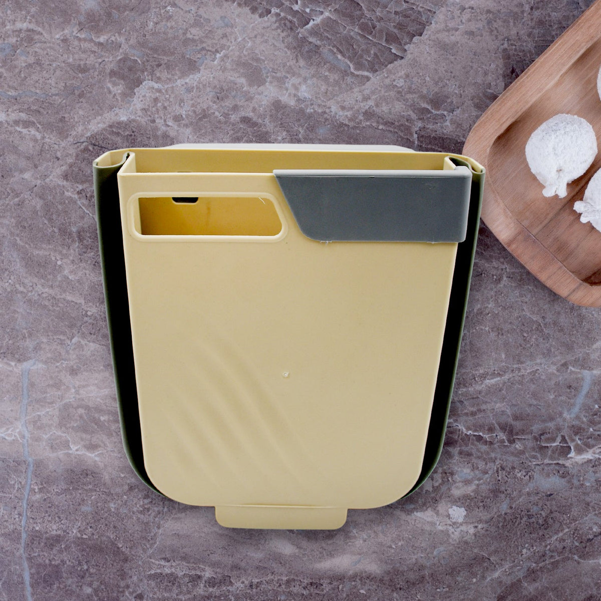 Foldable Hanging Trash Can – Space-Saving Waste Bin for Kitchen, Bathroom & Car