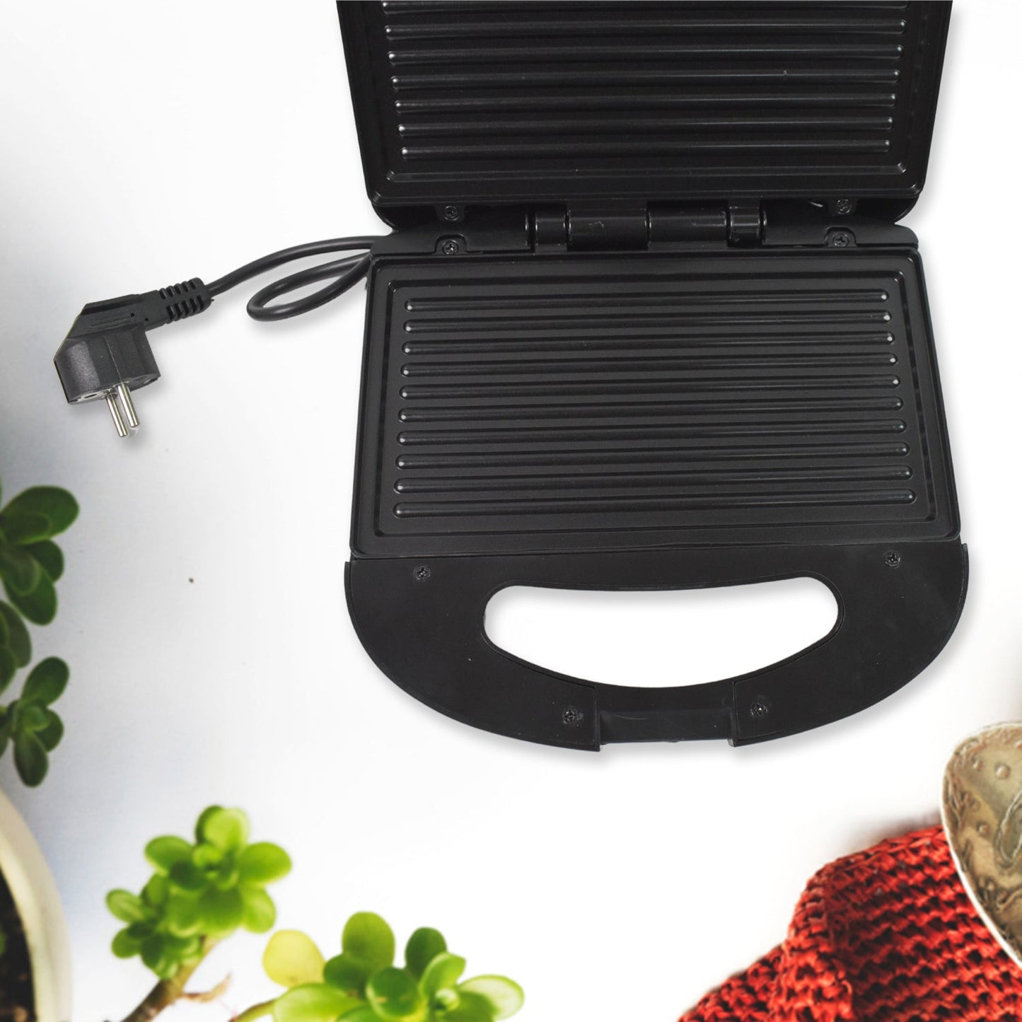 Sandwich Maker – Non-Stick Plates & Indicator Lights for Easy Home Cooking