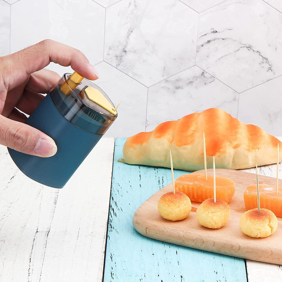 Automatic -up toothpick dispenser, thickened container for safe and easy use.