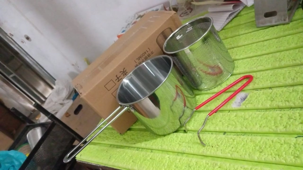 Small Deep Frying Pot With Strainer Basket (2 Pc Set / 1200 ML))