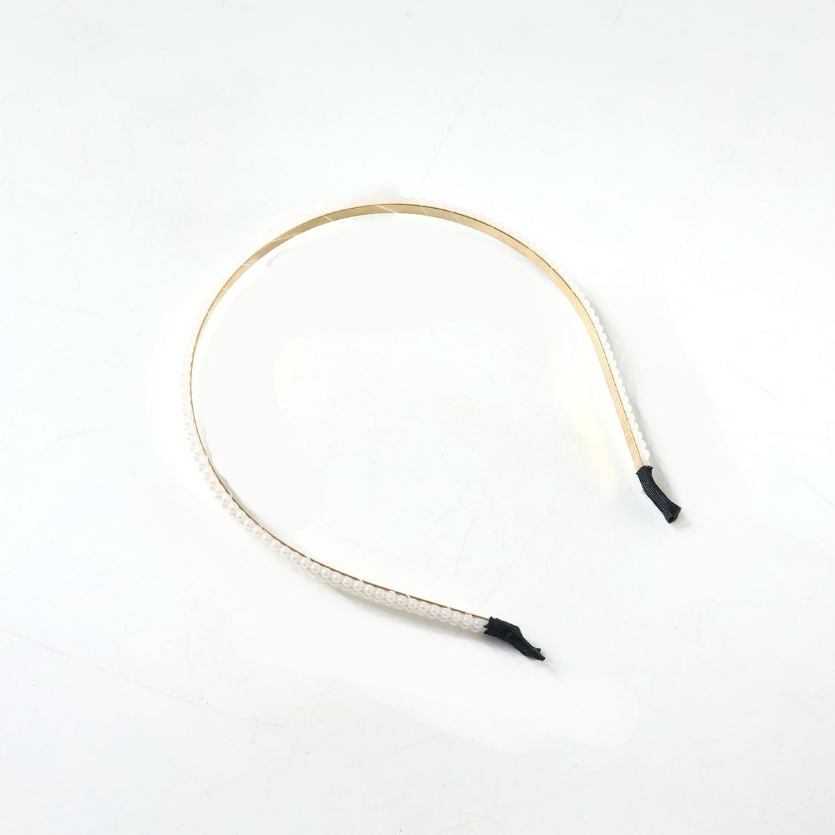 Decorative metal hair band with pearls
