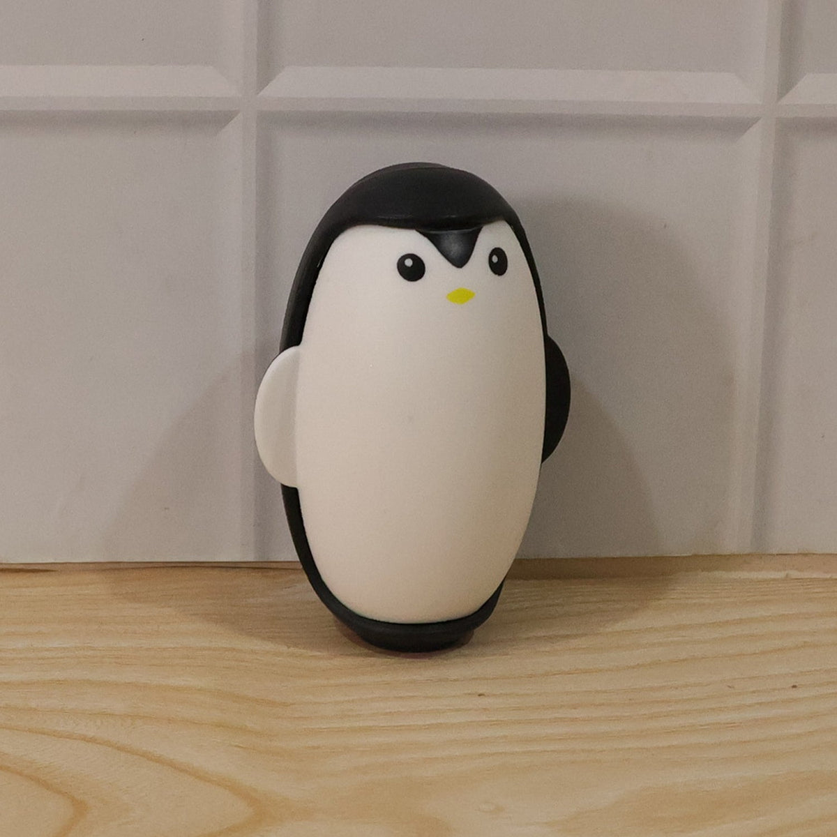 Cute Penguin Reusable Lint Roller – 1 Pc – Ideal for Clothes, Furniture